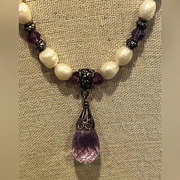Large freshwater pearl necklace with purple glass beads and silver accents - Picture 2 of 14